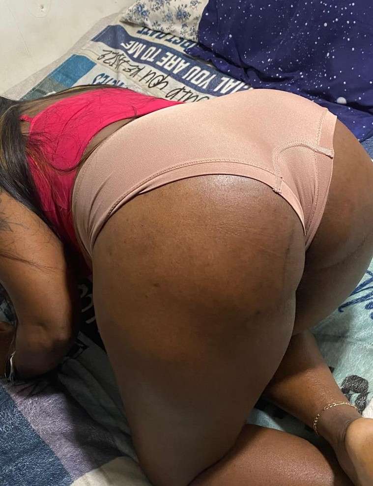 Rebeca Insaciable – Cumple Tus Fantasías Más Oscuras Hoy Mismo 😈