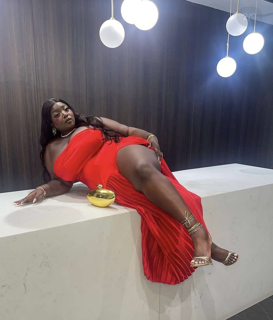 Curves, Class & Champagne