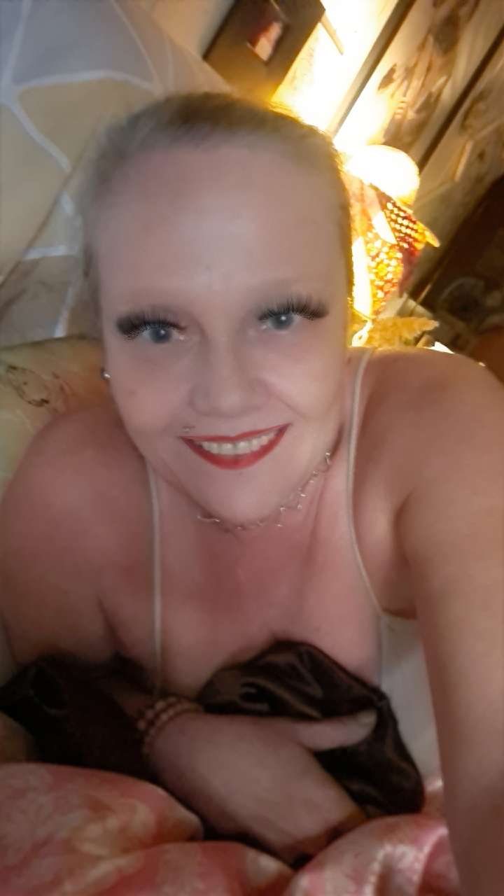 Gina's back ready to mingle