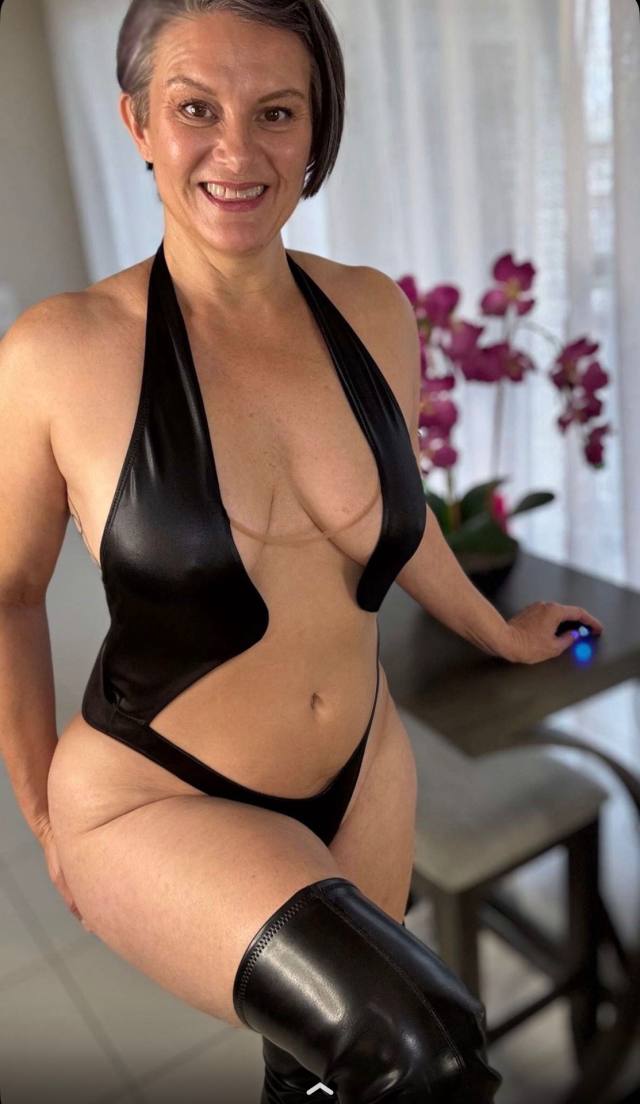 ARE YOU LOOKING FOR BEST 💫COMPANION A BEST MESSAGE🙎‍♂️& A GOOD COMPANY WITH MILKING TABLE IS AVAILABLE!🍑😍😍IM HERE TO GIVE YOU