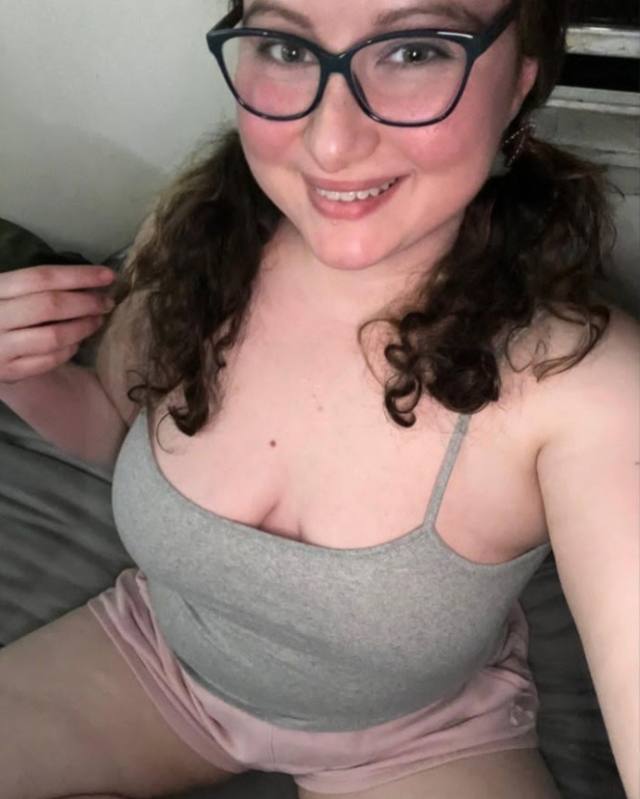 “Hey guys, I’m up for some fun 🤩. Send me a DM and let’s chat 💬.”