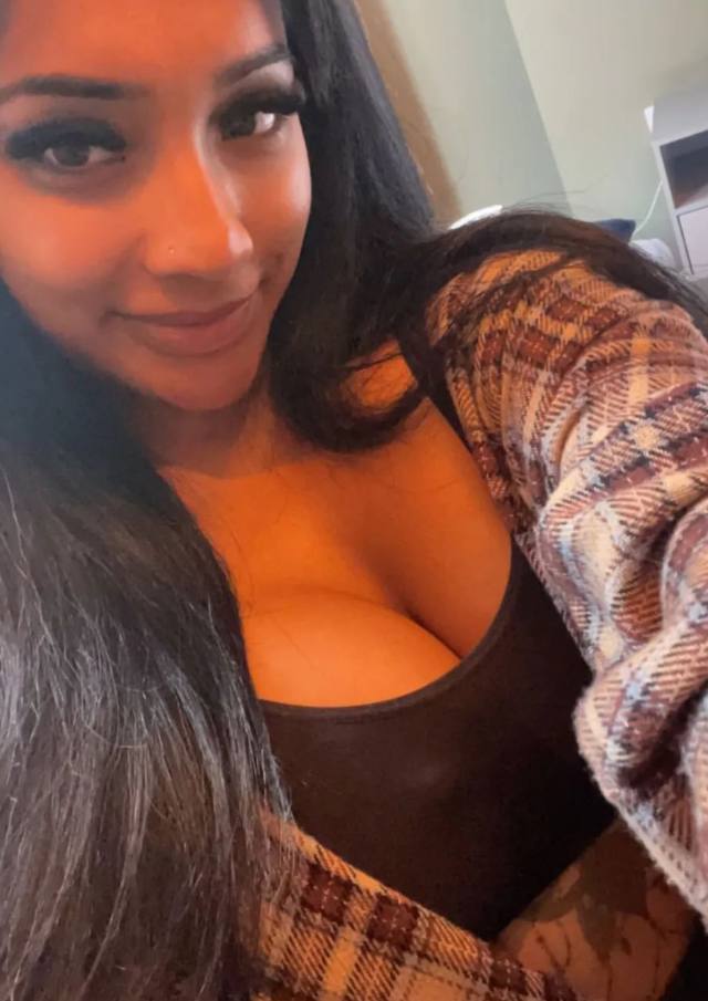 Are you interested in two beautiful sisters for the weekend? Text up now 8168634524