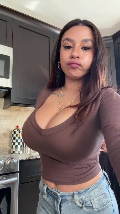I’m available for hookup and massage send me a message