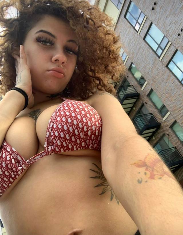 Kayla available for hookup and massages