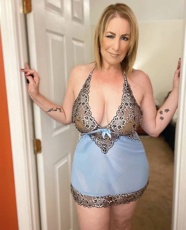 51 years old PROFESSIONAL, INDEPENDENT, MATURE MASSEUSE, I OFFER ALL KINDS OF MASSAGEIHAPPY ENDING
