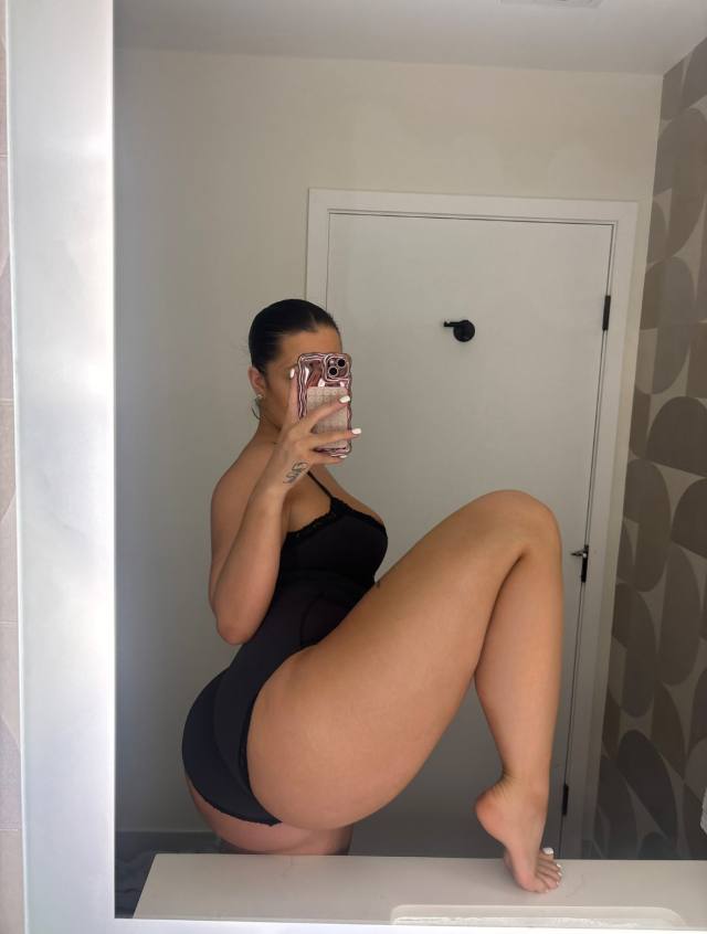 I'm a single woman in my 30s looking for a casual, no-strings-attached relationship with a genuine and sincere man.