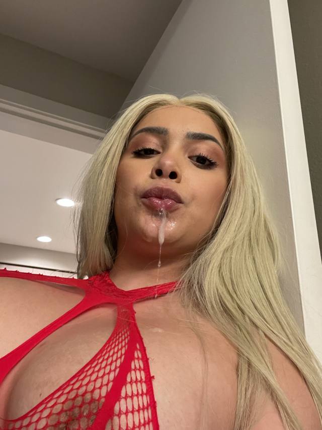 ready to fill your wildest desires 🤫 Throat Goat 👅 Super Soaker Pussy 💦 Yes  You Can Slut Me Out 🙃 100% Real 💦 Fetish Friendl