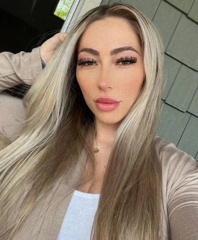 am not into hook up, I work a good job so I need a good man , that’s ready for a relationship and money is not the problem, I