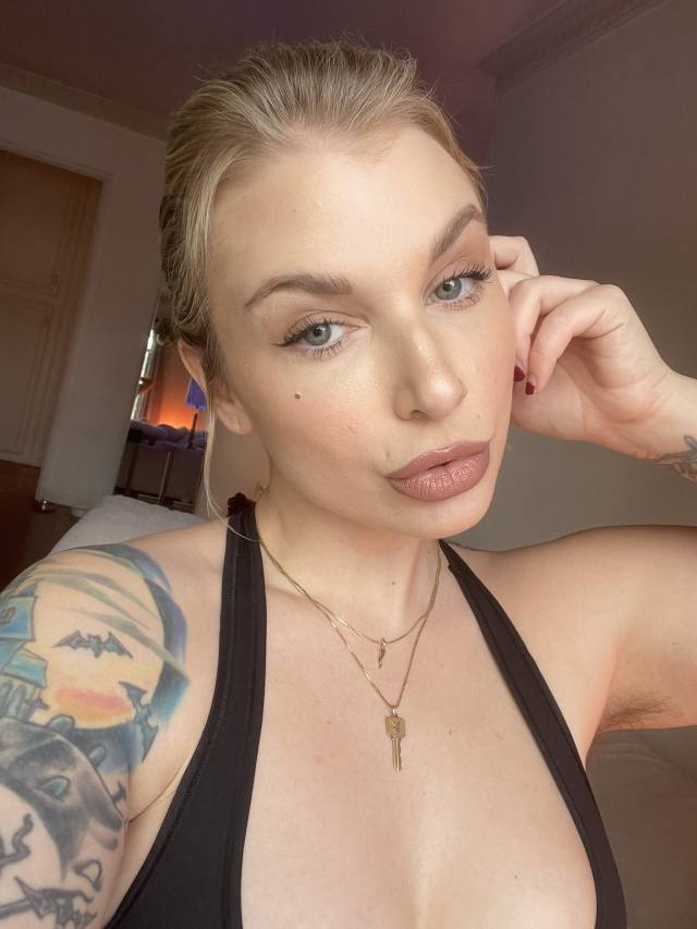 HELLO IM JENNI AVAILABLE FOR SEX FUN😈 Discreet Open To Meetup, FaceTime and Exclusive Contents 🍑🥵😍