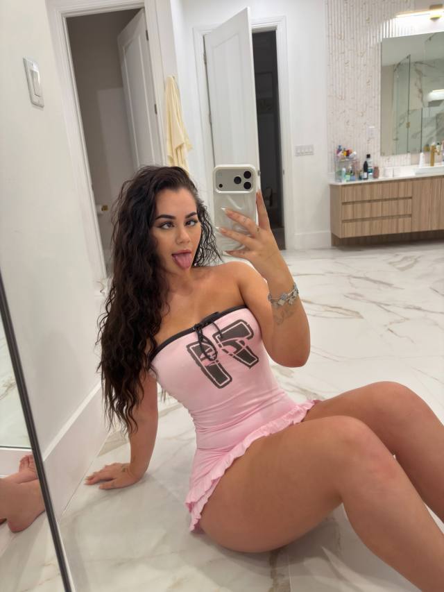 NO PAYMENT REQUIRED - A SEXY SINGLE MOM LOOKING TO HAVE SOME FUN.
