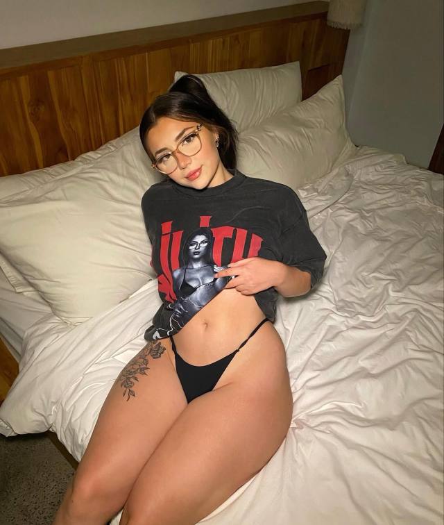 Excellent boyfriend treatment * Kisses * Caresses * Vaginal penetration * Relaxing massages (if you like) * Oral sex (natural