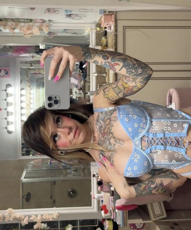 I’M available 💋for fun HMU 🤍❤️