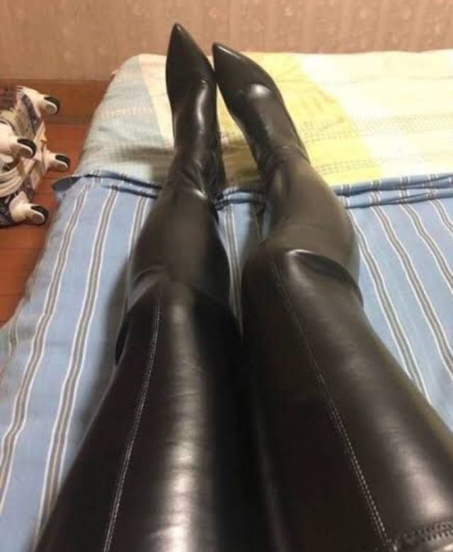 All Newbies Seeking for EXPERIENCED DOMME  HOSTING in dungeon TONIGHT IN ,Facesitting ,PEGGED , SISSIFIED , FEET, Bondage ,,T