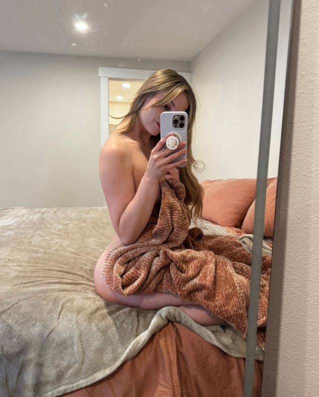 I’m available tonight💦🍆