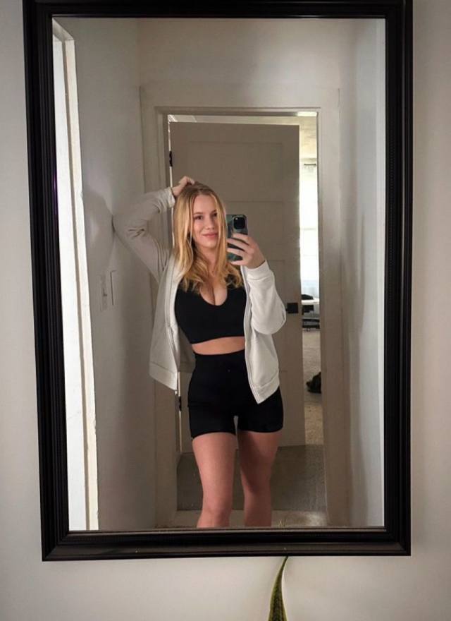 GUESS YOU NEED A SWEET WOMAN WITH CLEAN PUSSY AND TITS💋420 FRIENDLY 💝,READY TO FUCK HARDER . I’M LORI POSSES CLEAN P****