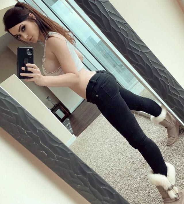 I’m princess Sophie 35yrs old single with no kid or partner and live alone in my late Dad complex condo, single and ready to