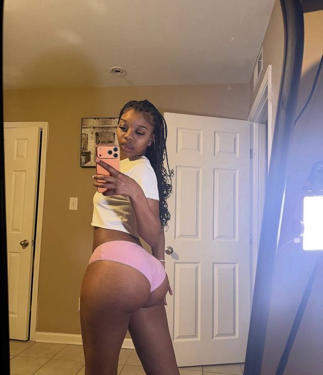 I’m ready to f*ck right now!🍆💦💦 🍑 April always down to fuck 🥶🙈💦🍑 hmu let’s explore🍑 💦💦