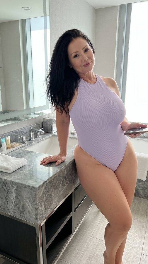 Hello come and unwind with my unrushed full body very sensual AM A LICENSED PROFESSIONAL MASSAGE THERAPIST
