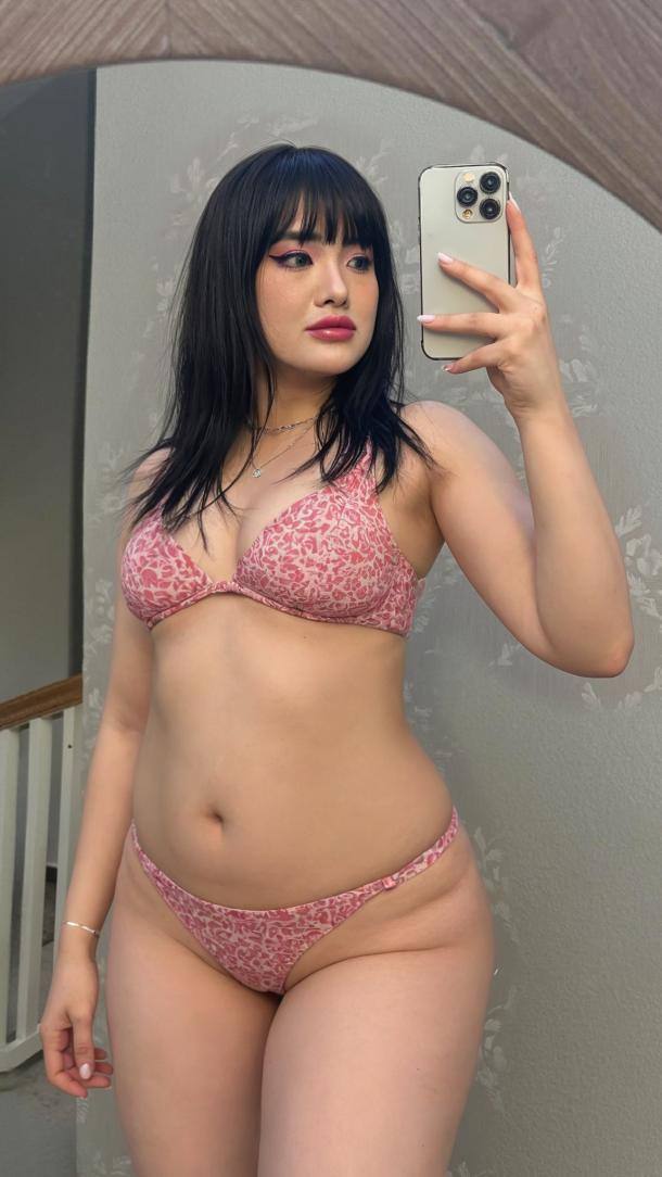 Cum eating Asian Secretary ❤️