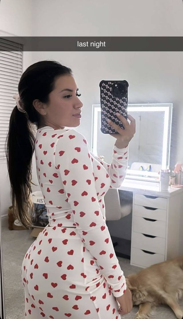SEXY GIRL WITH A NICE BOOTY🤩🍑HORNY GIRL & LOVE SQUIRTINGoral 👅 Blow jobs, Bareback, Doggy, Hardcore, Cow girl, fast ride,