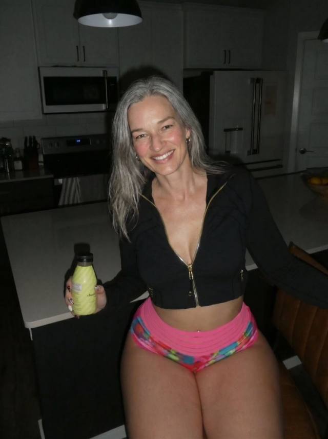 Hey there! Looking for a relaxing and rejuvenating experience? I ‘m Zoe ,A licensed body massage therapist
