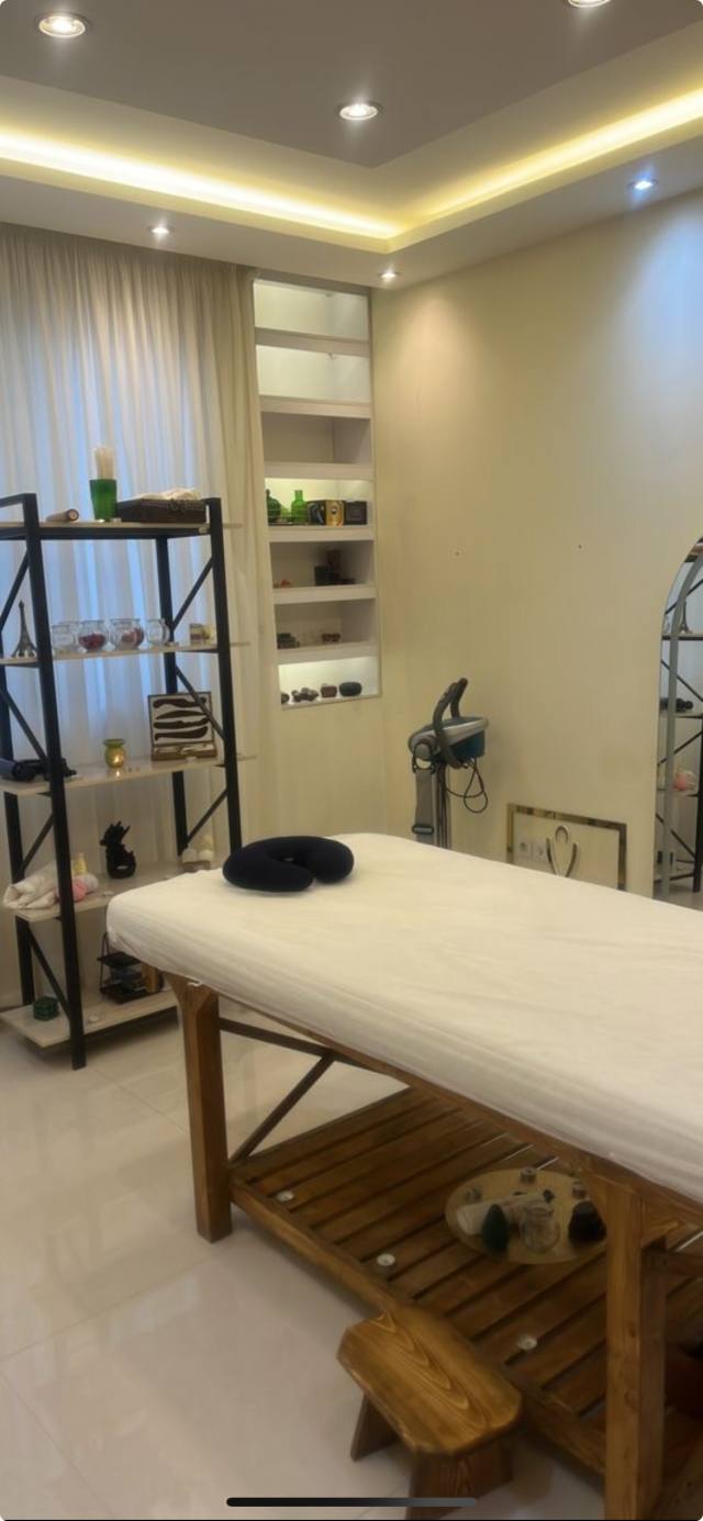 EXPERIENCED MASSAGE ARTISAN (32)– REFINED TOUCH, EXQUISITELY TAILORED INDULGENCE