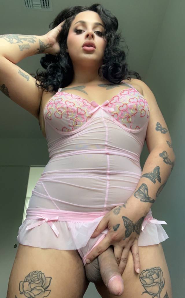 Would you fuck & suck 😋a trans girl ?🤭Am down and ready for any kind of fun  , can you handle me ? both top ⊥ and sexti