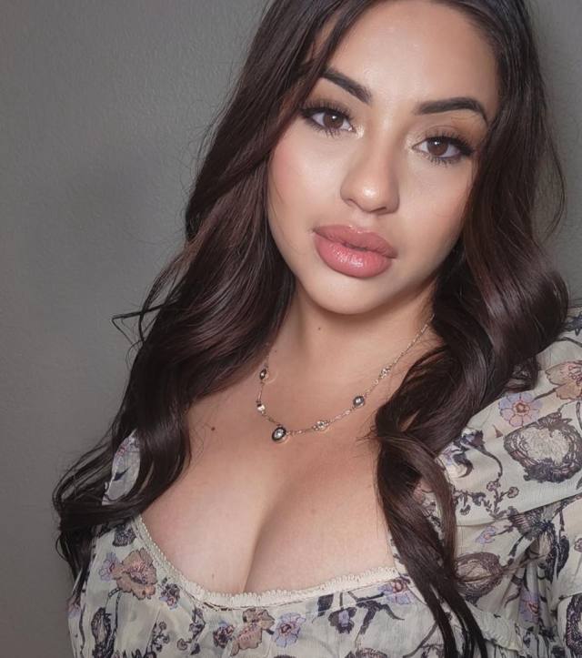 Flirty Explorer Seeking Mutual Fun. (Friends with benefits)