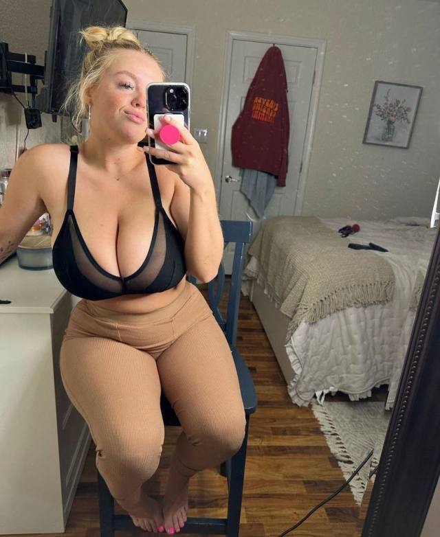 Available for hookup , massages, 420.. incalls and outcalls 😈 🥵 💦💦 💦 text me only on +16162054135