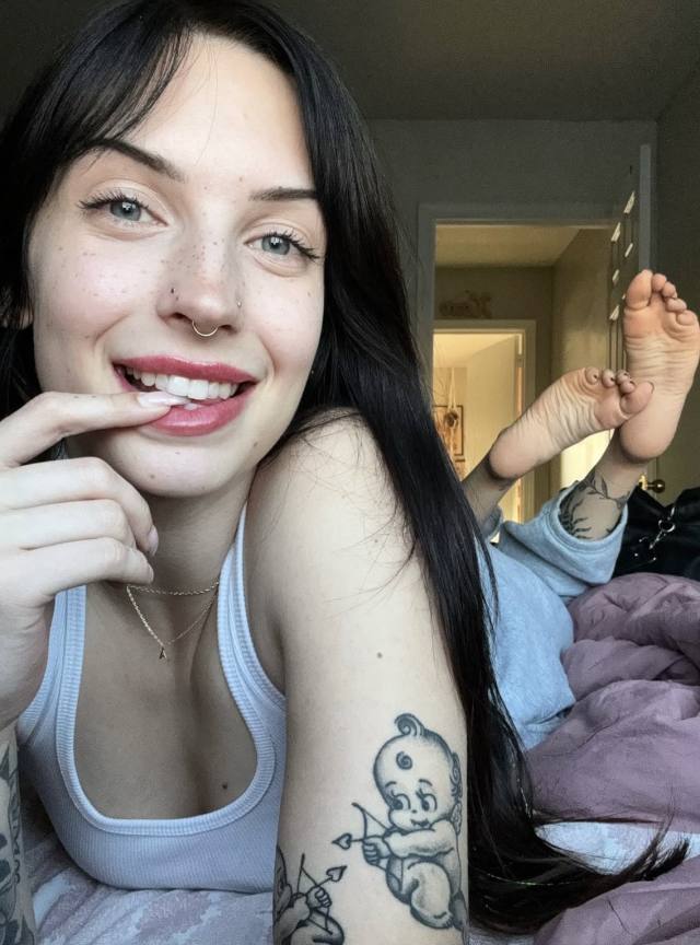 a 23-year-old independent and mature masseuse who knows how to blend relaxation with intimacy. My touch is warm, soothing, a