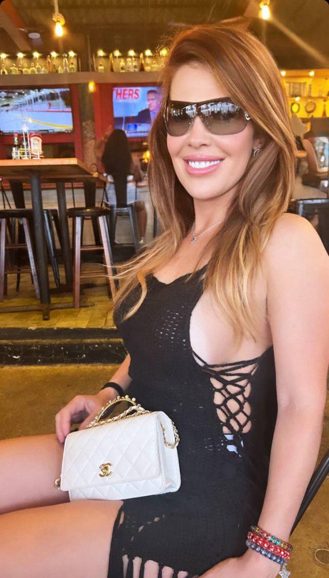 I'm available for hookup and FWB, NSA, DISCREET