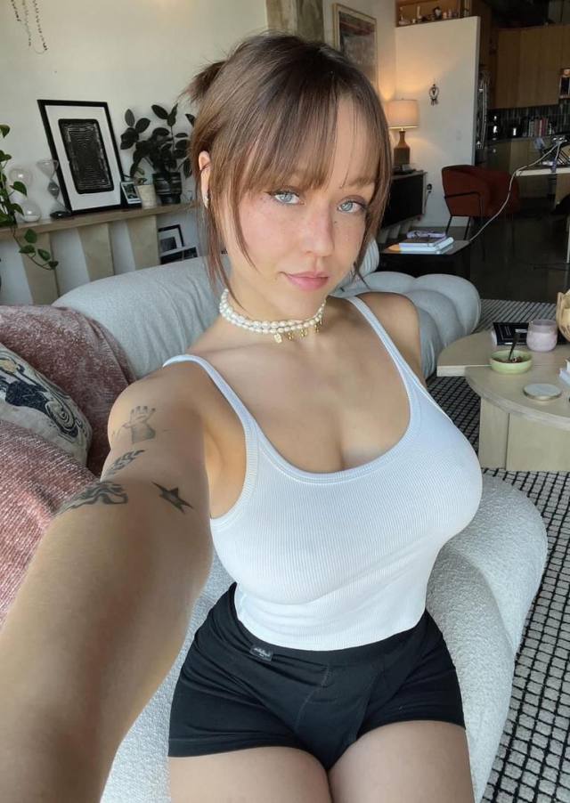 ARE YOU LOOKING FOR BEST 💫COMPANION A BEST MESSAGE 🙎‍♂️ & A GOOD COMPANY  WITH MILKING TABLE IS AVAILABLE 🍑😍 BOTH INCALL AND