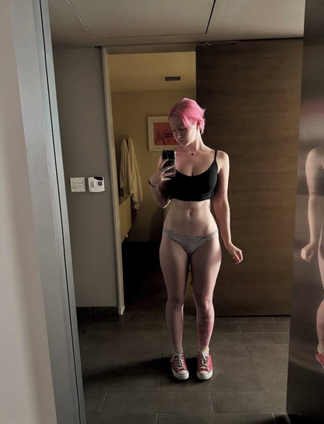 Hi 👋, I am pinky and I am available tonight🍆💦🍑.