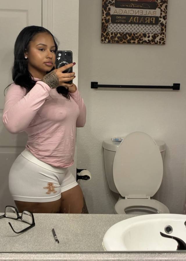 I’m down for hookup and I sell content I don’t charge much