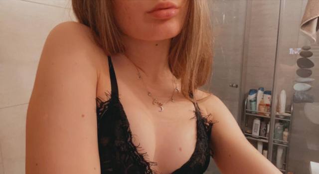 I’m in need of a friend with benefits ❤️👅🍆🍑