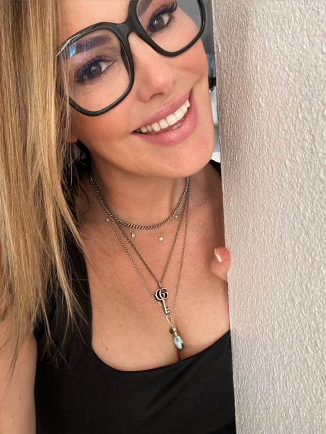 I'm Nova Elara a professional nuru therapist, am available for full body massage text me now and I offer a sensual, very rela