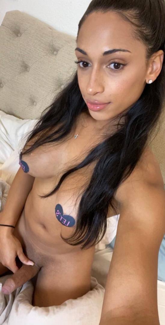 Who’s ready to fuck my pink juicy pussy ❤️💦