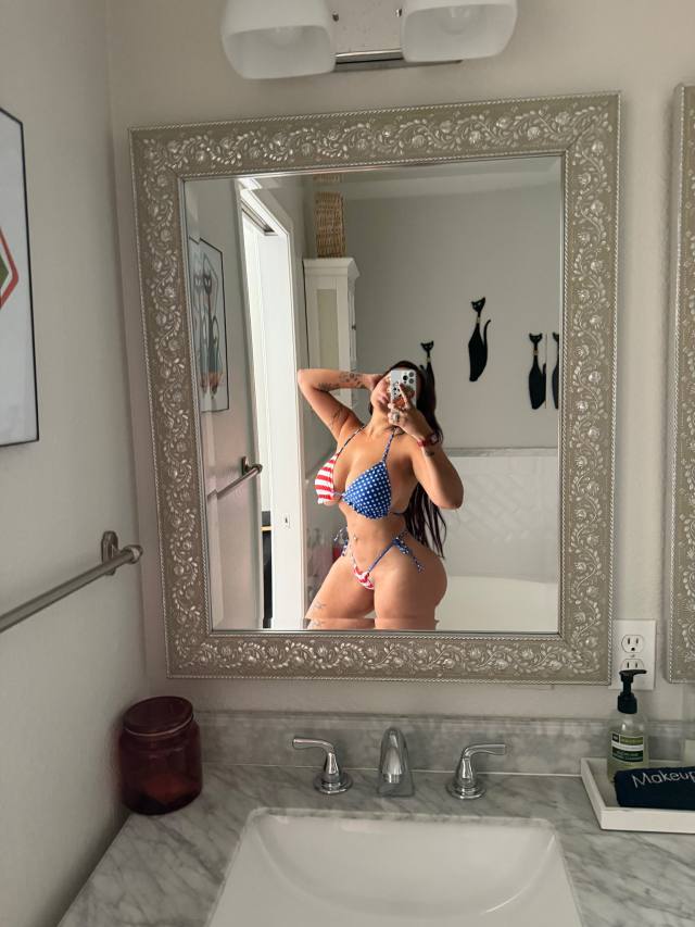 sexy girl looking for s*** partner, now wet💦💦 text me +14696341021 to have a good time 👅