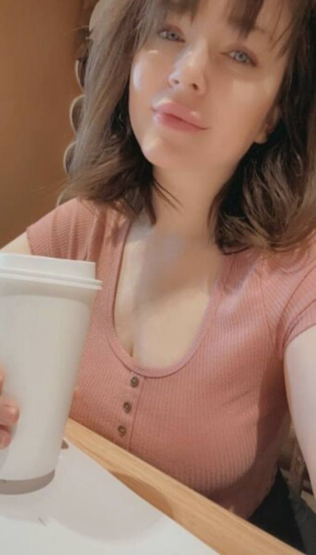 SEXY SINGLE MOM AVAILABLE FOR MEET AND FUCK AS LONG AS YOU KNOW HOW TO USE YOUR DIVK🍆🍑💦