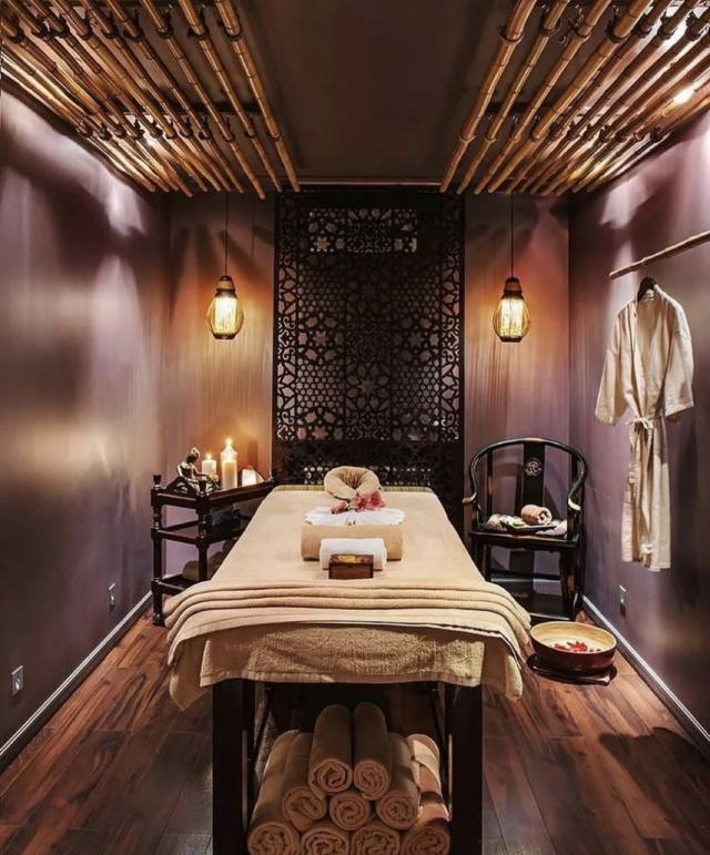 LICENSED MASSEUSE