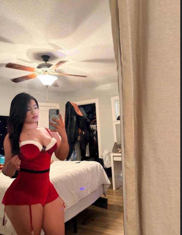 Licensed sexy and naughty Latino American therapist  who’s squirt and provide full body massage with sex 🍆💦🍑🍑