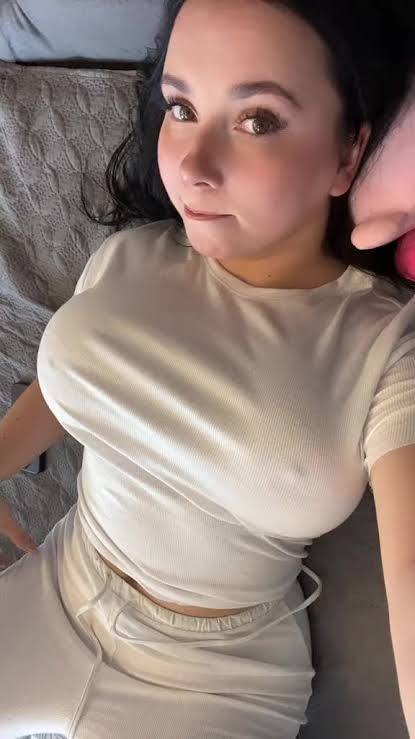 I’M VERY MUCH AVAILABLE TONIGHT FOR HOOKUP. I DO MEETUPS , MASSAGES , SELL KINDS OF DRUGS, PILLS AND WEED!TEXT: 17312083397
