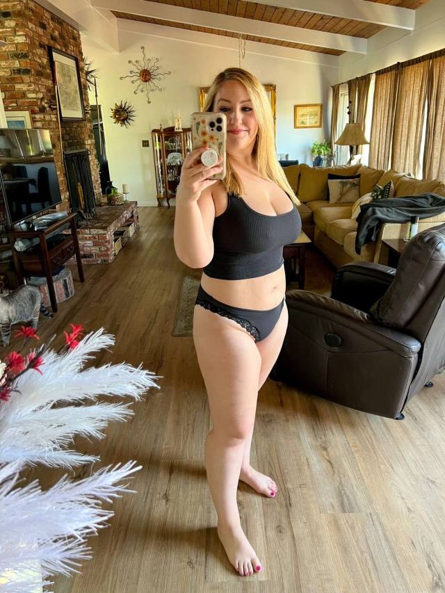 I am down for fun 👅😍😘😘😈😈