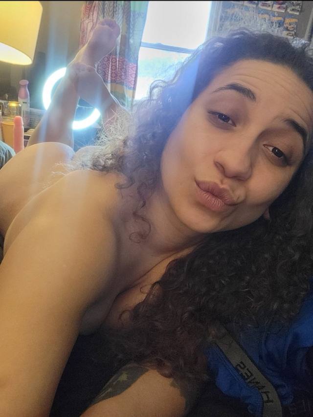Down to fuck 🍆🍆🍑