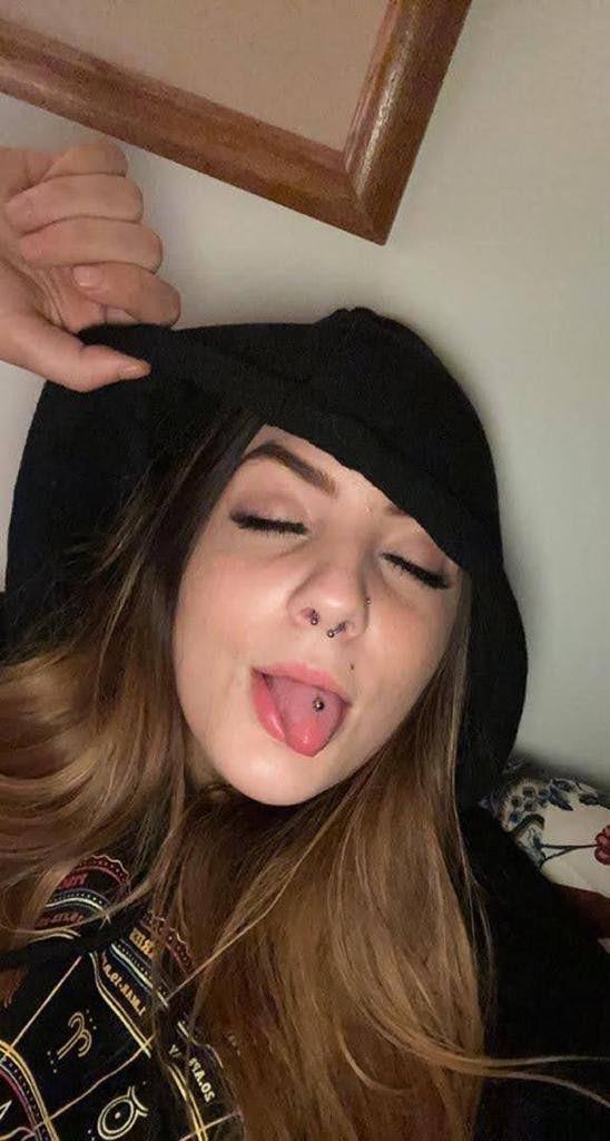 Horny👅 wet💦 pussy