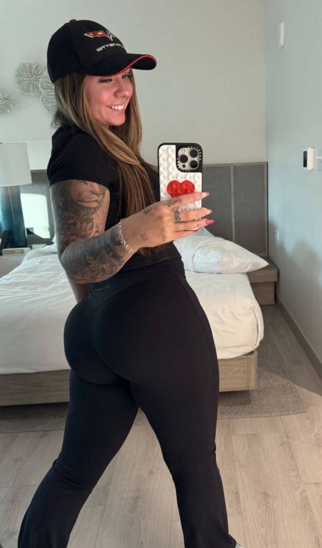 Hey Slutty Daddy: Your naughty Assful Cheeks Slut full hot freaky fantasy,here to rock real and raw hit me for bookings!