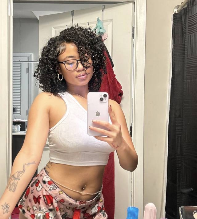 HORNY AND WET💦🤤CLEAN T!TS AND PUS$Y👅😻 Text me here (607)-261-5348