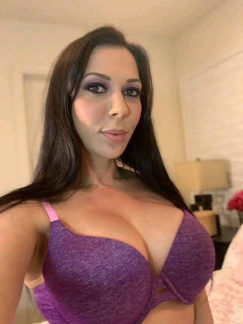 I’m available for hookup if you pay for it I’ll give you a good price for it 💋💋