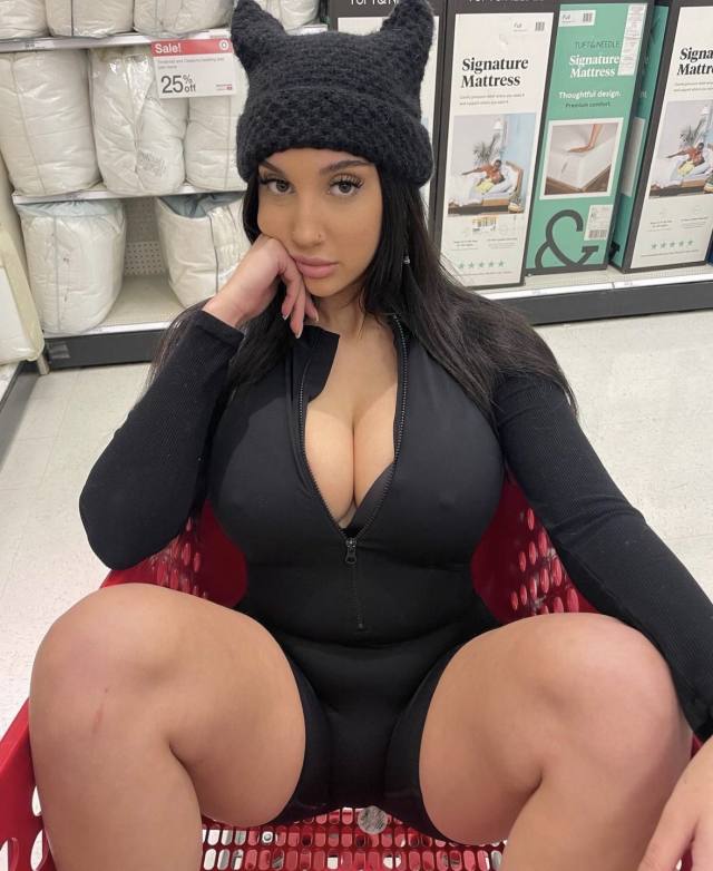 Available for fun 💦💦