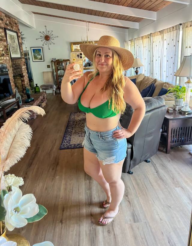 SUGAR MOMMY